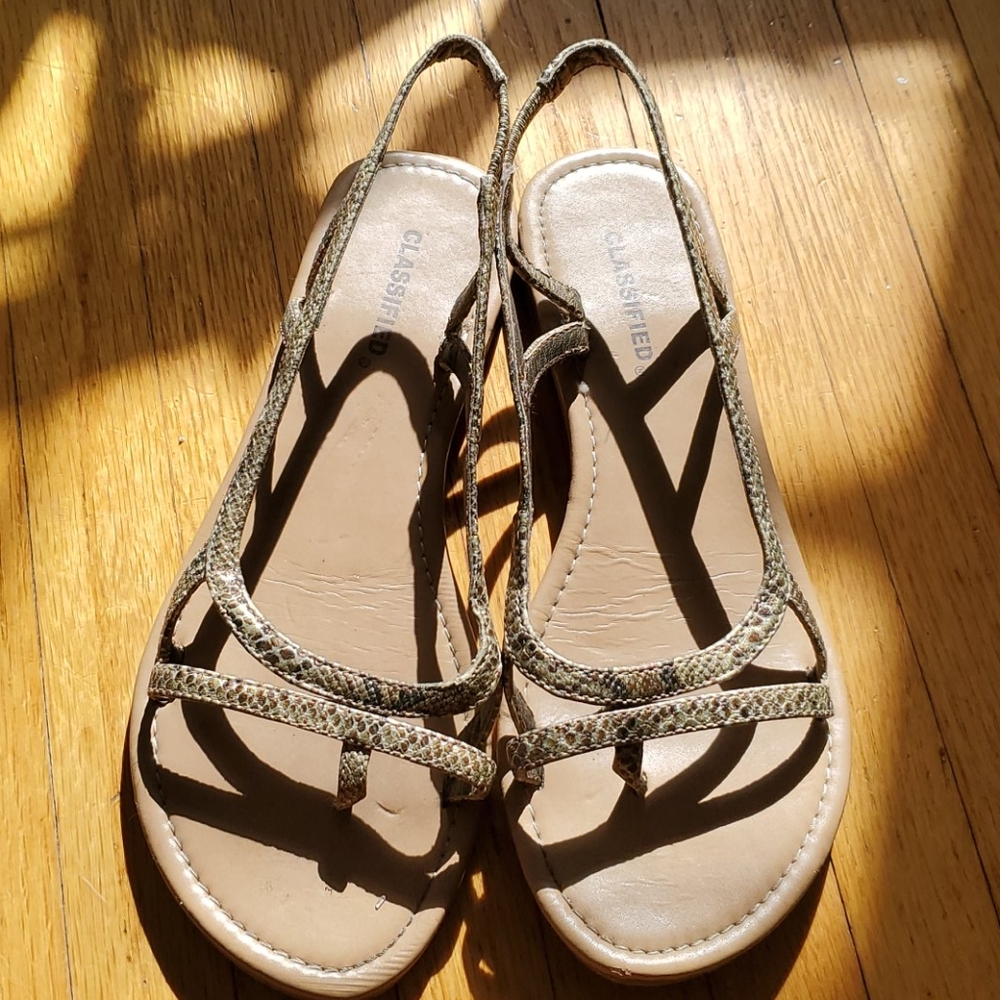From JA 🇯🇲Snake print sandal